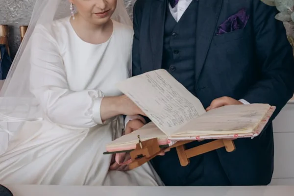 O Que os Noivos Procuram? Um Guia Detalhado para Adaptar Seu Portfólio de Fotografia de Casamento e Conquistar o Público Ideal